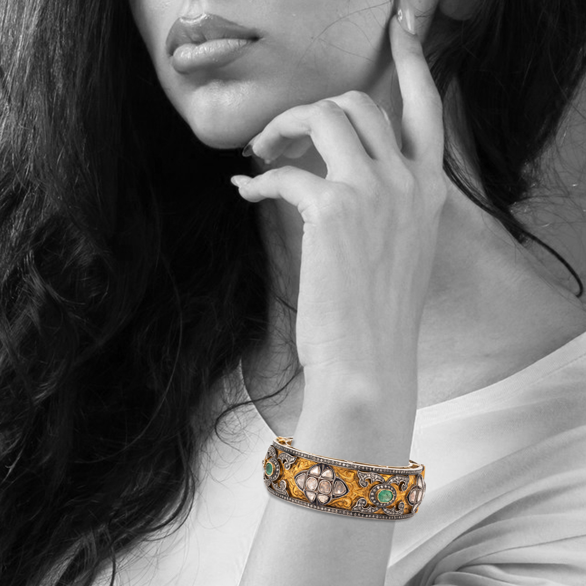 Antique Gold Engraved Bangle with Emeralds and Polkis